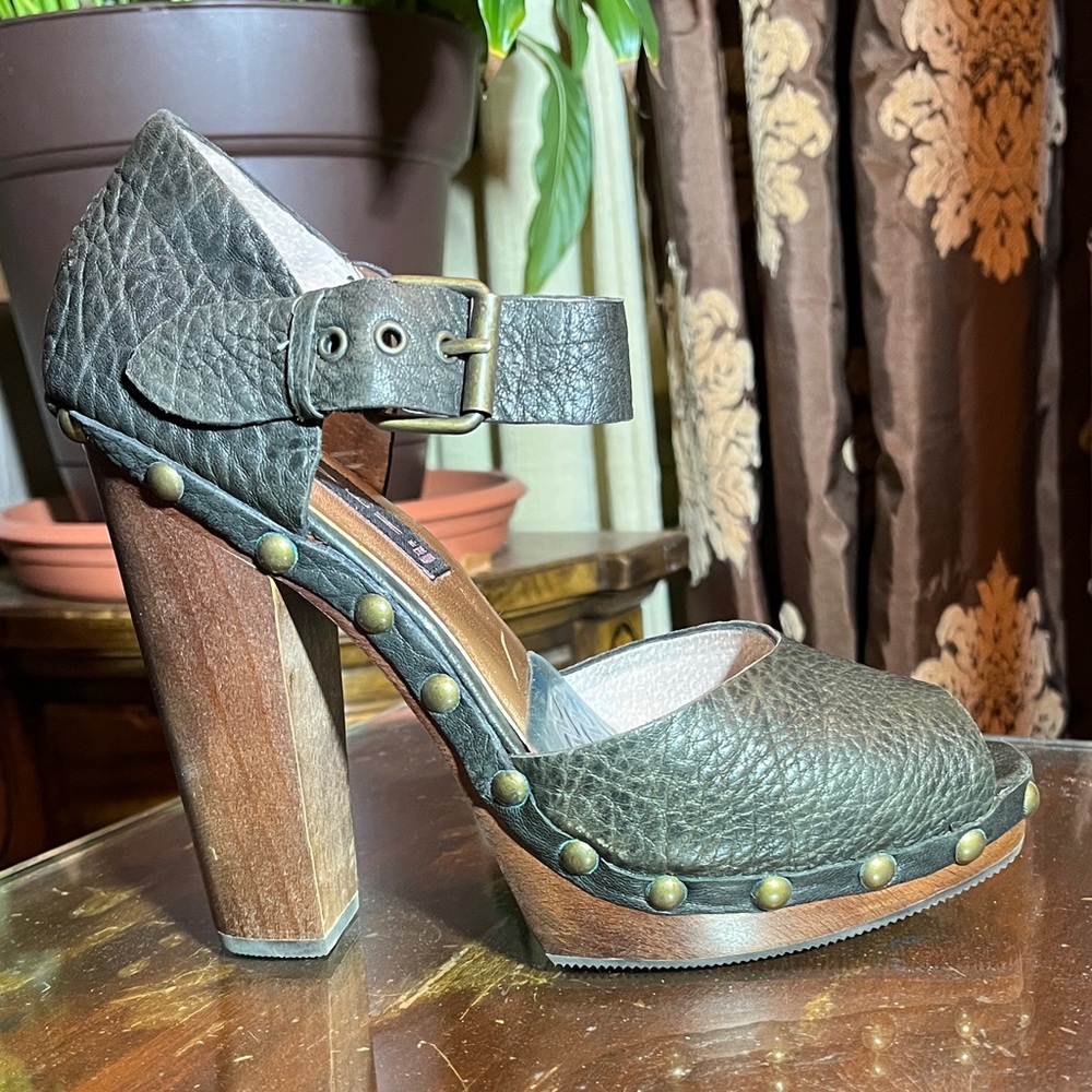 Steve Madden Dark Brown Textured Heels